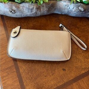 Joy Susan Wristlet Clutch in metallic Pearl